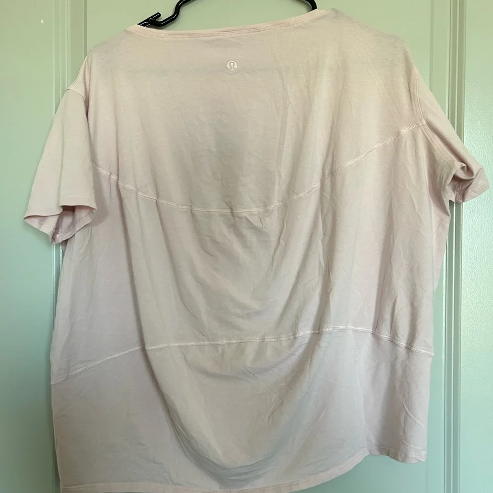 Lululemon Back in Action tee dusty rose - Picture 8 of 9